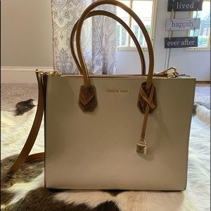 Micheal Kors Accordion Purse